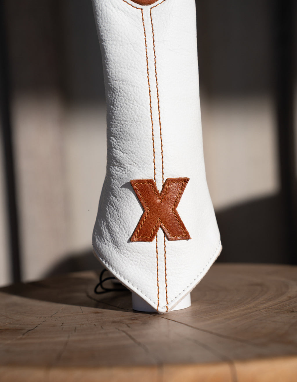 Links & Kings Headcover | White/Tan Medallion
