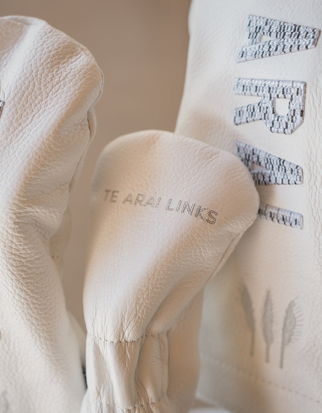 Vanto Headcover | White/Grey Chain Stitch